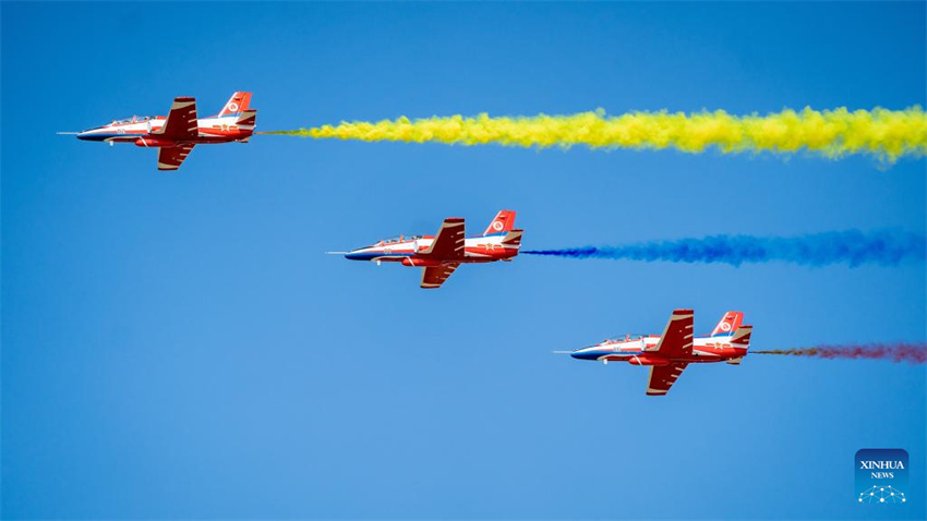 Galeria: exercício para Dia Aberto da aviação de 2025 da Força Aérea do ELP da China e do Show Aéreo de Changchun