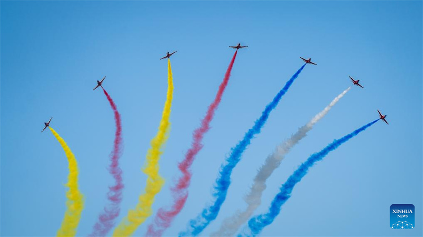 Galeria: exercício para Dia Aberto da aviação de 2025 da Força Aérea do ELP da China e do Show Aéreo de Changchun