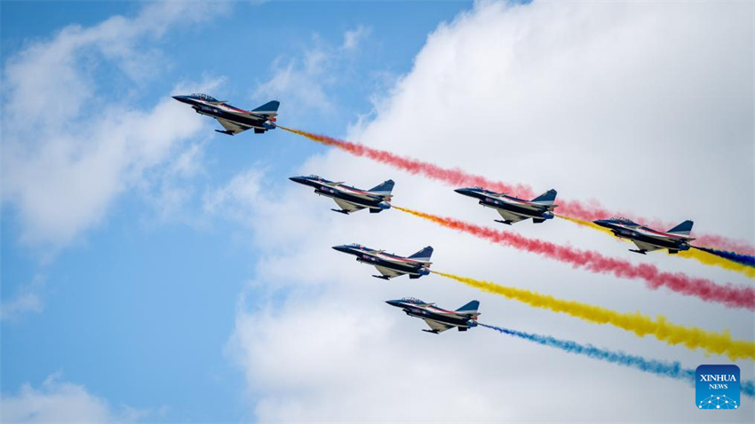 Galeria: exercício para Dia Aberto da aviação de 2025 da Força Aérea do ELP da China e do Show Aéreo de Changchun