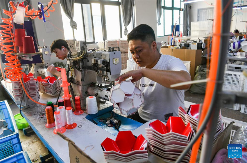 Yiwu registra aumento de pedidos de produtos esportivos