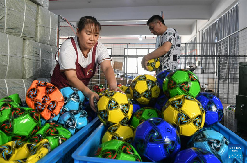 Yiwu registra aumento de pedidos de produtos esportivos