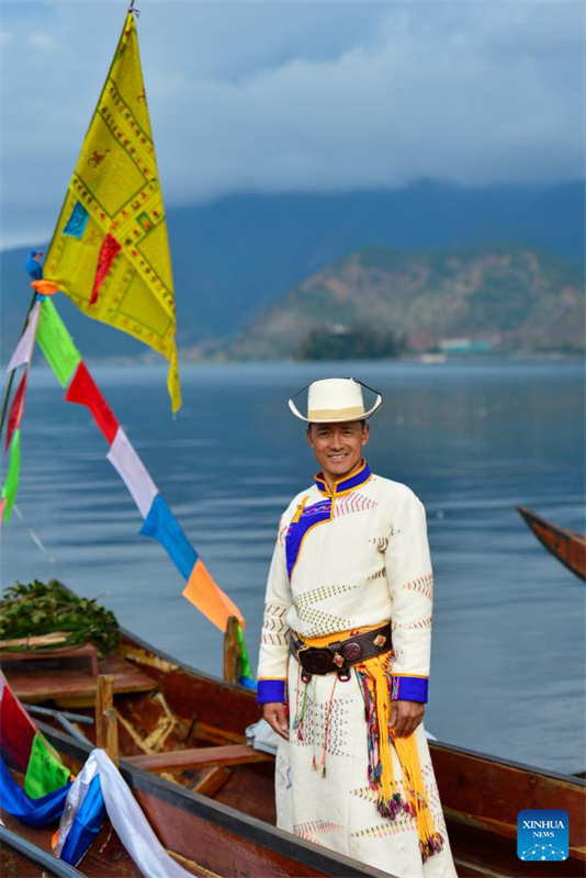 Primeiro festival de circunavegação de montanhas e lagos no Lago Lugu começa em Sichuan, sudoeste da China