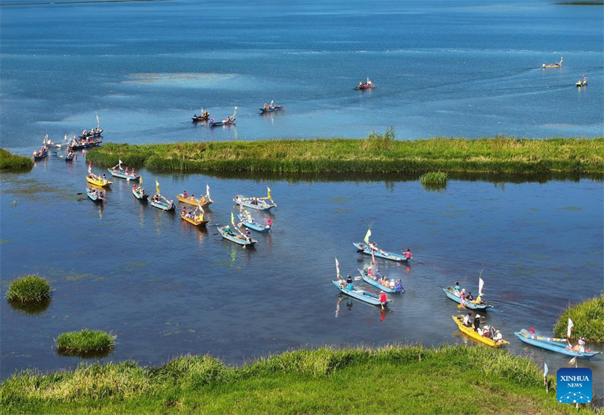 Primeiro festival de circunavegação de montanhas e lagos no Lago Lugu começa em Sichuan, sudoeste da China