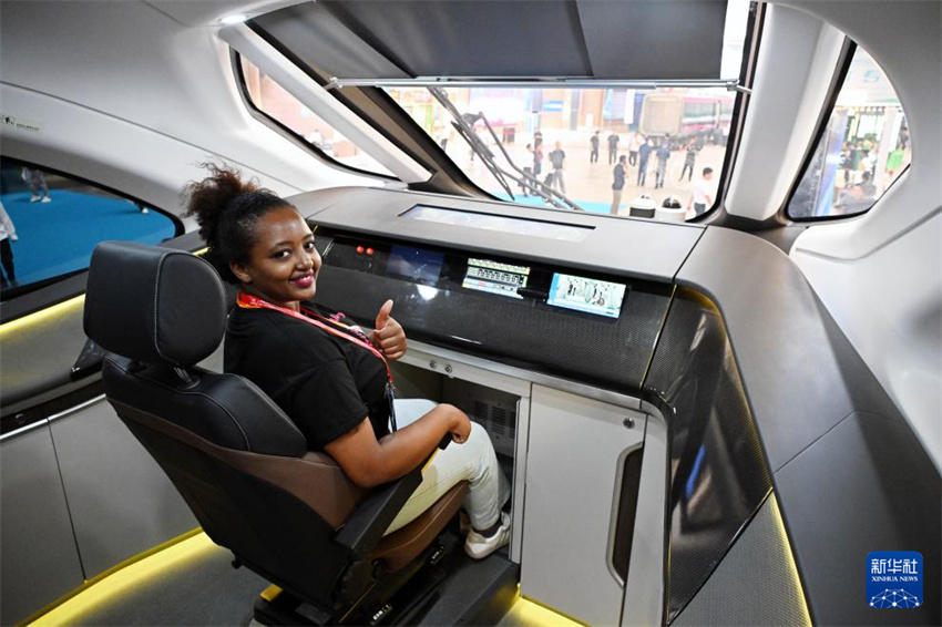 Trem urbano inteligente de padrão chinês estreou em Qingdao e será utilizado na Linha Expressa Beijing-Xiong'an