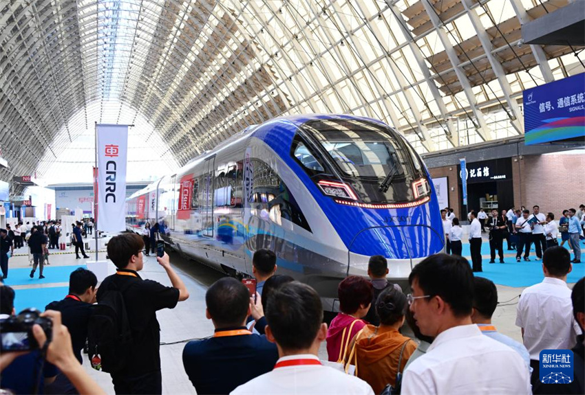 Trem urbano inteligente de padrão chinês estreou em Qingdao e será utilizado na Linha Expressa Beijing-Xiong'an