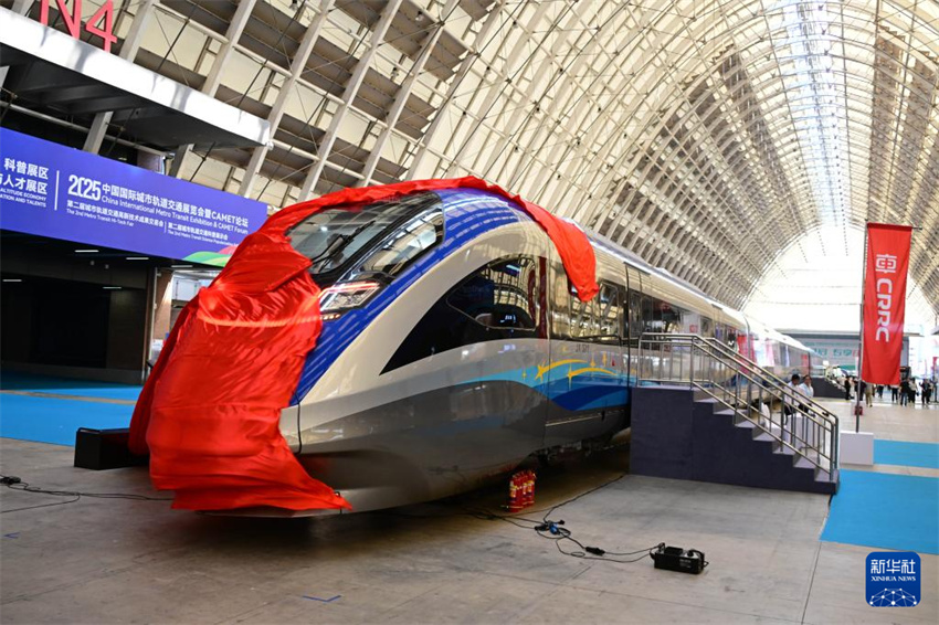 Trem urbano inteligente de padrão chinês estreou em Qingdao e será utilizado na Linha Expressa Beijing-Xiong'an