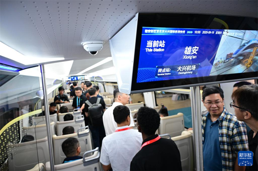 Trem urbano inteligente de padrão chinês estreou em Qingdao e será utilizado na Linha Expressa Beijing-Xiong'an