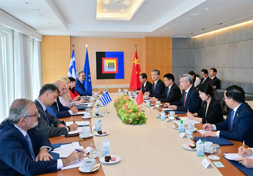 Alto funcionário do PCCh promete aprofundar cooperação ganha-ganha com Grécia