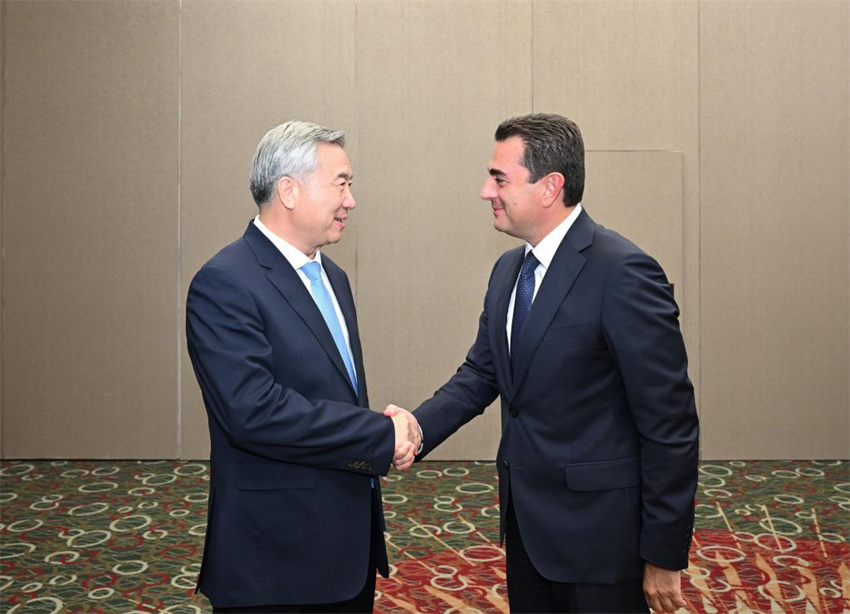 Alto funcionário do PCCh promete aprofundar cooperação ganha-ganha com Grécia