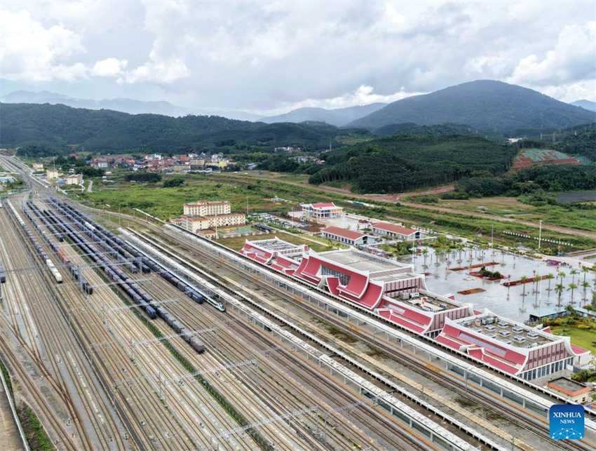 Ferrovia China-Laos movimenta mais de 67 milhões de toneladas de carga