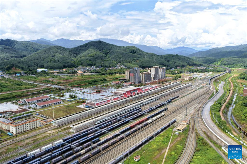 Ferrovia China-Laos movimenta mais de 67 milhões de toneladas de carga
