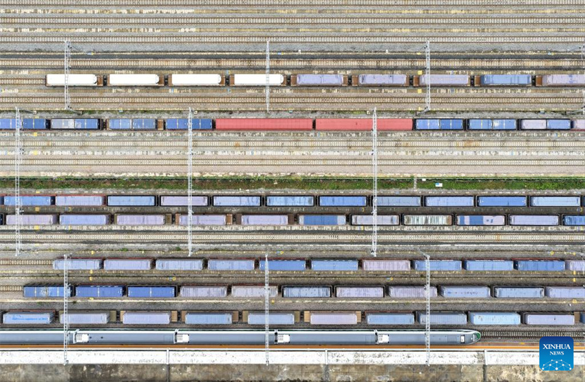 Ferrovia China-Laos movimenta mais de 67 milhões de toneladas de carga