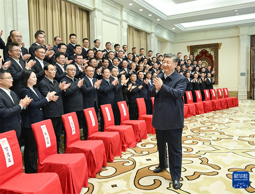 Xi Jinping pede esforços concertados para melhor construir uma bela Xinjiang