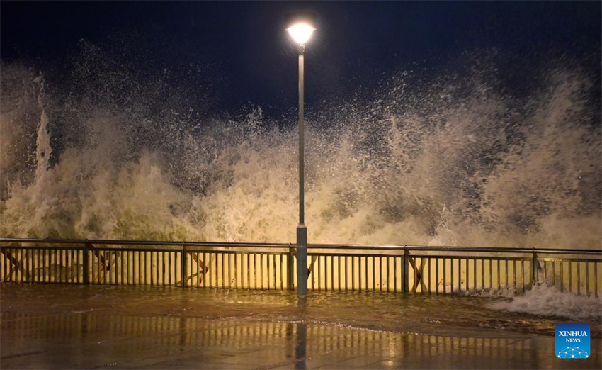 Hong Kong emite sinal de tufão nº 8 com a aproximação de Ragasa