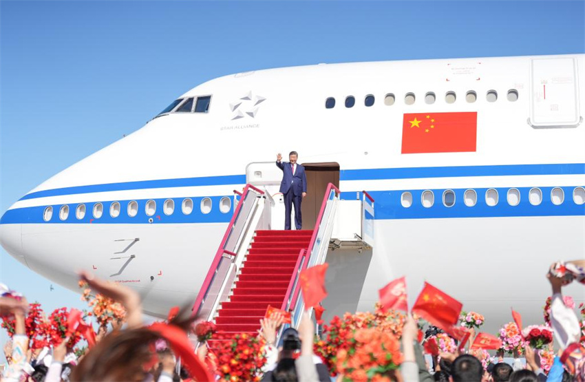 Xi Jinping parte para Beijing após participar das celebrações do 70º aniversário da fundação da Região Autônoma Uigur de Xinjiang