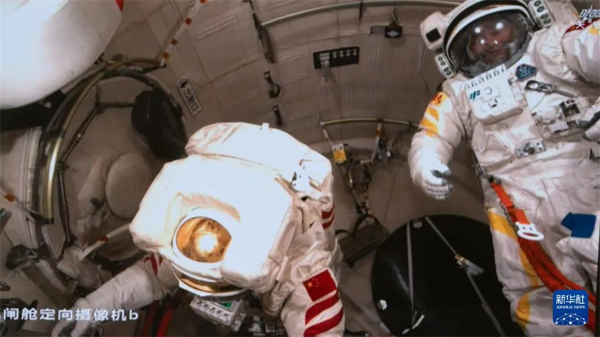 Tripulação da Shenzhou-20 concluiu com sucesso sua quarta atividade extraveicular