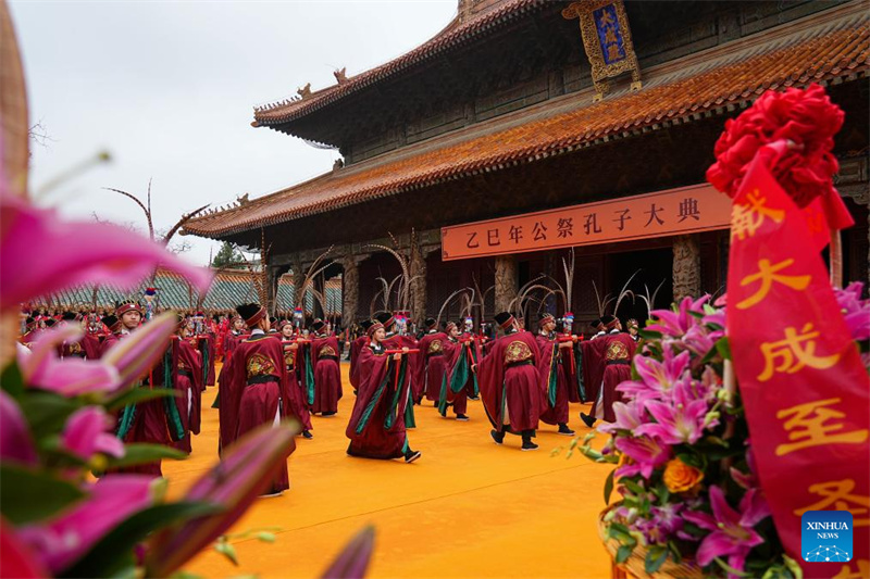 China celebra 2.576º aniversário do nascimento de Confúcio