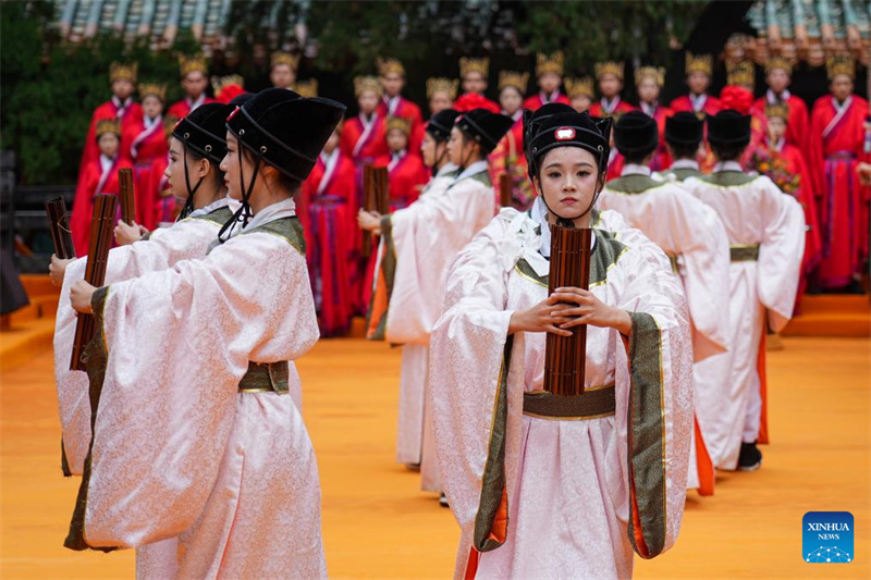 China celebra 2.576º aniversário do nascimento de Confúcio