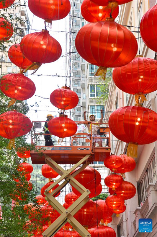 Ruas de Hong Kong decoradas para celebrar Dia Nacional e Festival do Meio do Outono