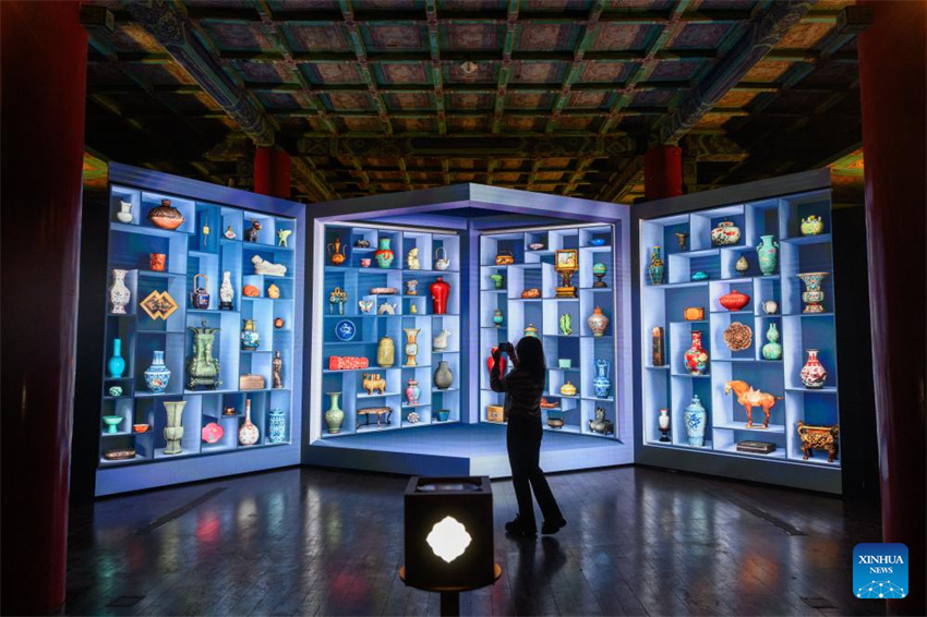 Exposição celebra centenário da fundação do Museu do Palácio em Beijing