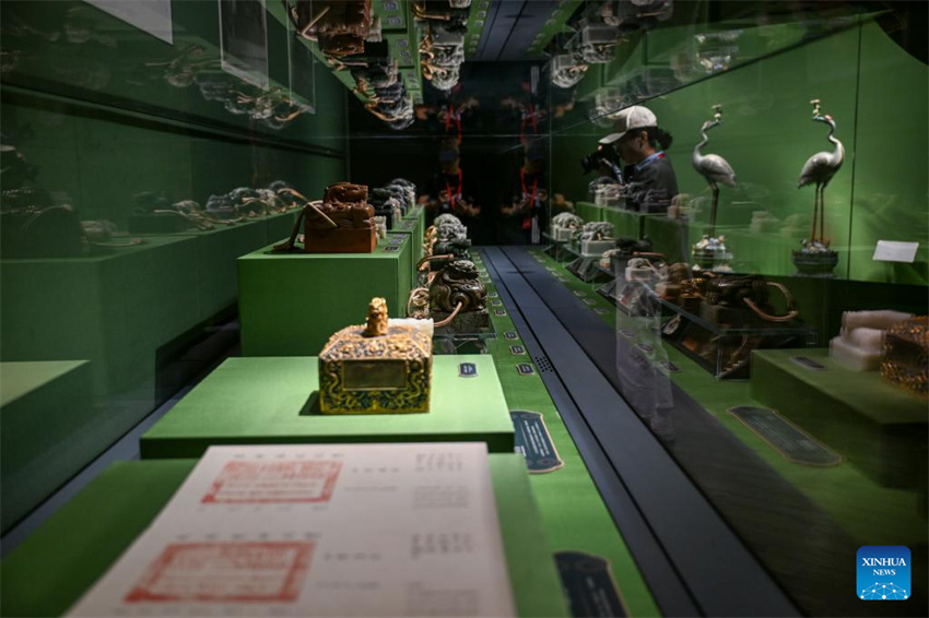 Exposição celebra centenário da fundação do Museu do Palácio em Beijing