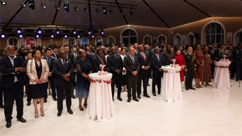 Trailer do filme “Shen Zhou 13” é exibido em recepção da Embaixada da China em Angola pelo Dia Nacional