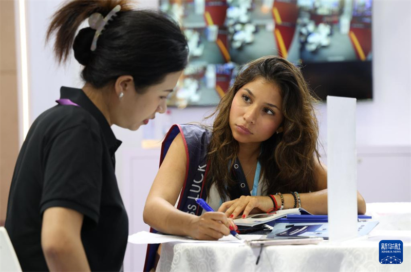 Feira de Cantão começa no sul da China com número recorde de expositores e compradores