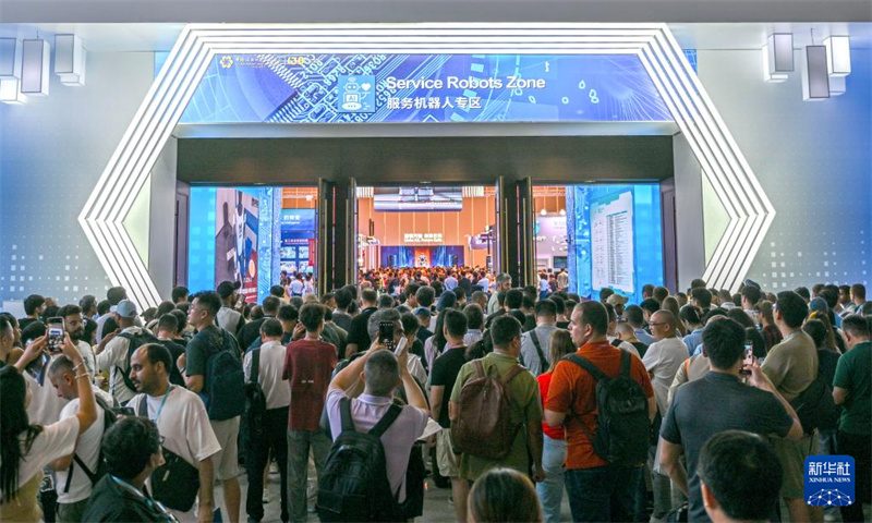 Feira de Cantão com foco em robôs de serviço e em novos destaques no desenvolvimento do comércio exterior