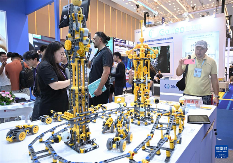 Feira de Cantão com foco em robôs de serviço e em novos destaques no desenvolvimento do comércio exterior