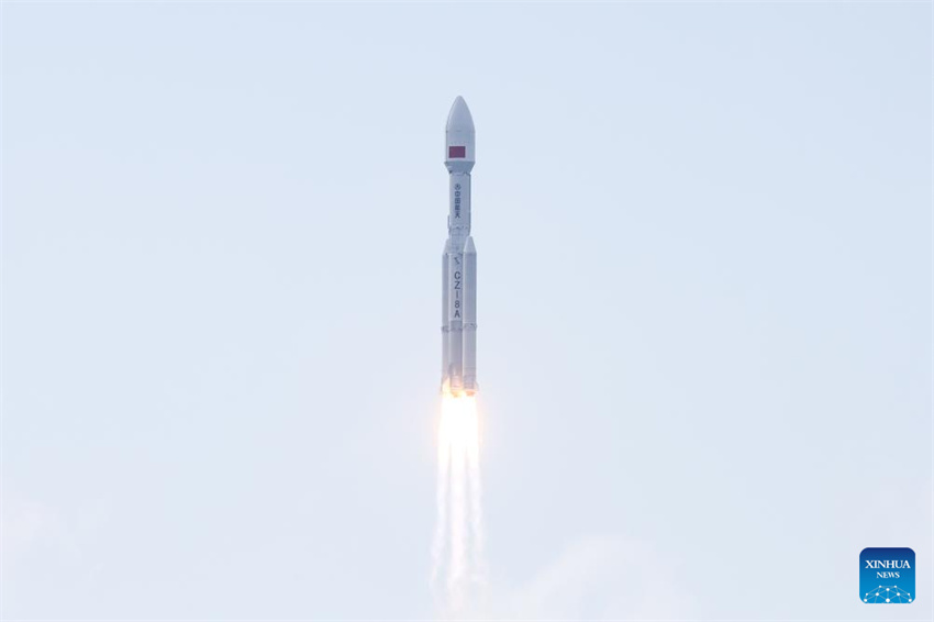 Último lançamento da China marca 600º voo dos foguetes Longa Marcha