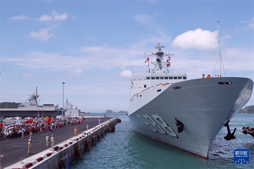 Navios da Marinha do Exército de Libertação Popular da China chegam à Tailândia para visita de cortesia