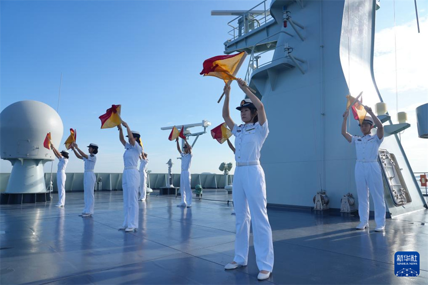 Navios da Marinha do Exército de Libertação Popular da China chegam à Tailândia para visita de cortesia
