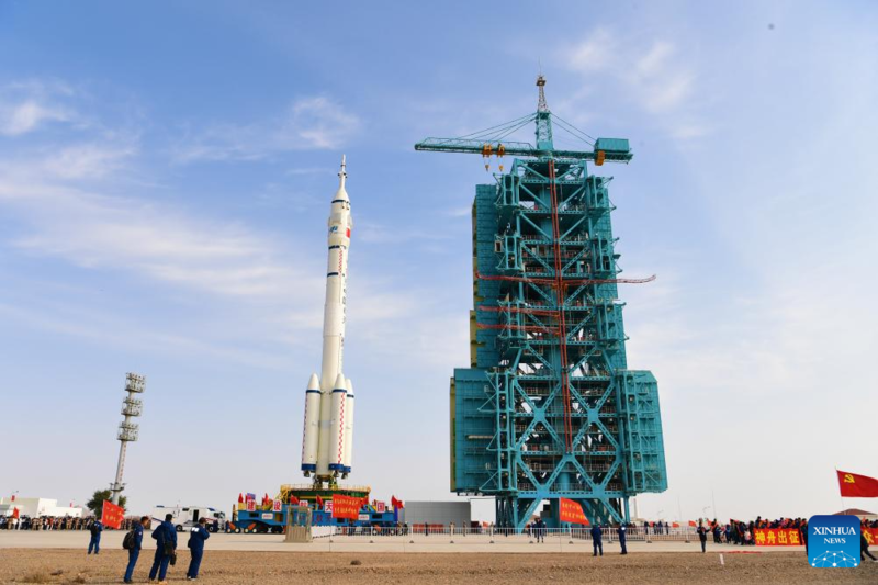 China se prepara para lançar nave espacial tripulada Shenzhou-21