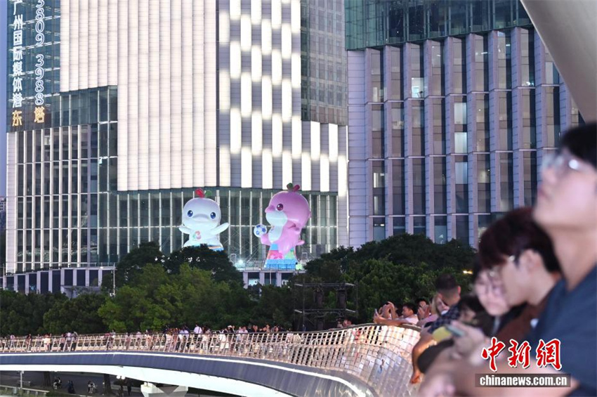 Galeria: Mascotes da 15ª edição dos Jogos Nacionais e Jogos Olímpicos Especiais para Deficientes instaladas nas ruas de Guangzhou