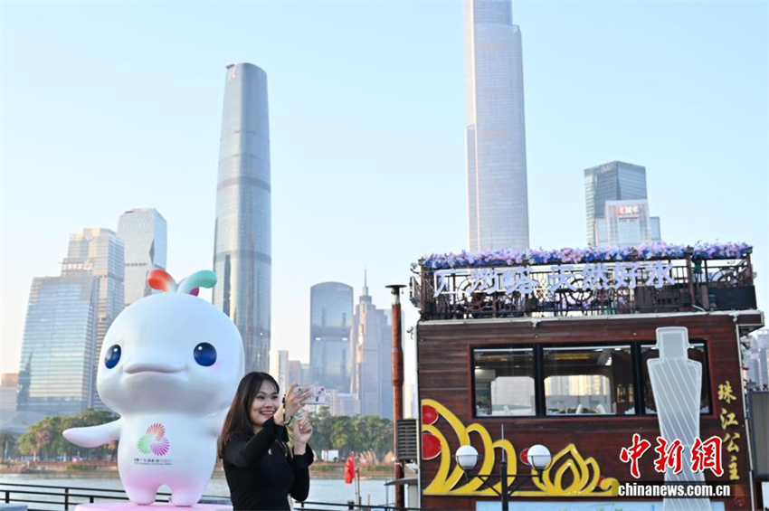 Galeria: Mascotes da 15ª edição dos Jogos Nacionais e Jogos Olímpicos Especiais para Deficientes instaladas nas ruas de Guangzhou