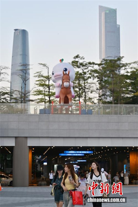 Galeria: Mascotes da 15ª edição dos Jogos Nacionais e Jogos Olímpicos Especiais para Deficientes instaladas nas ruas de Guangzhou