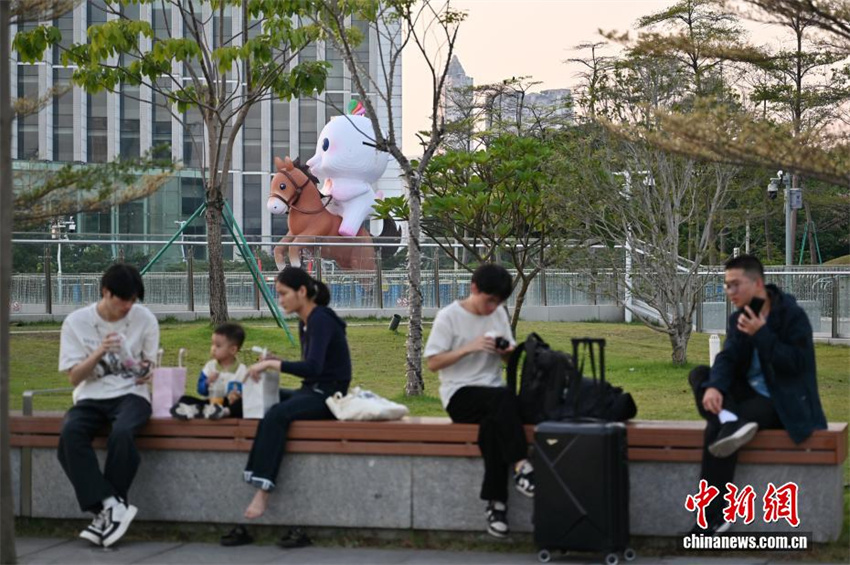 Galeria: Mascotes da 15ª edição dos Jogos Nacionais e Jogos Olímpicos Especiais para Deficientes instaladas nas ruas de Guangzhou