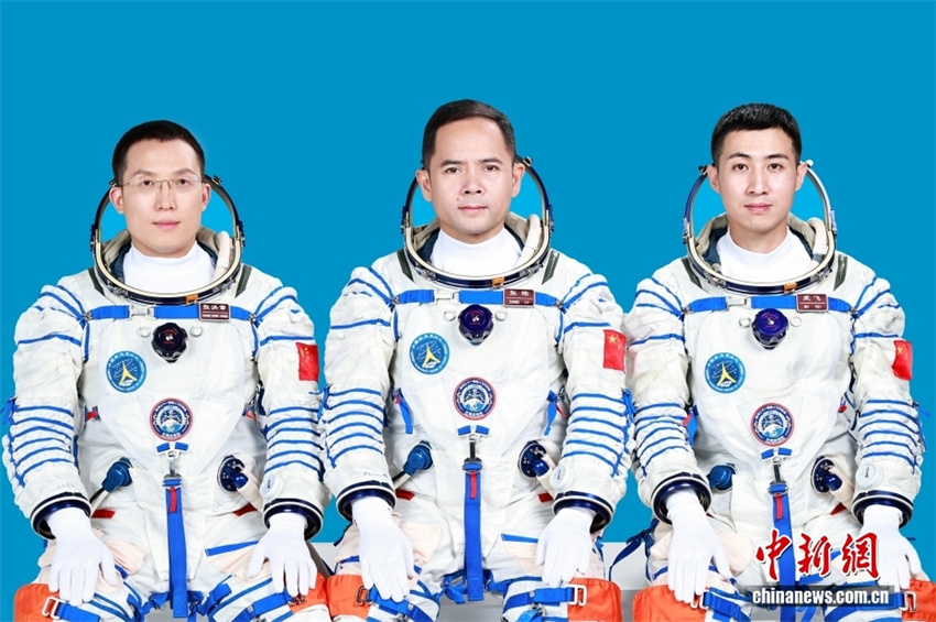 China revela tripulação da Shenzhou-21 para missão da estação espacial