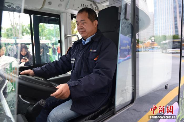 Chengdu lança micro-ônibus elétricos para melhorar serviço de 