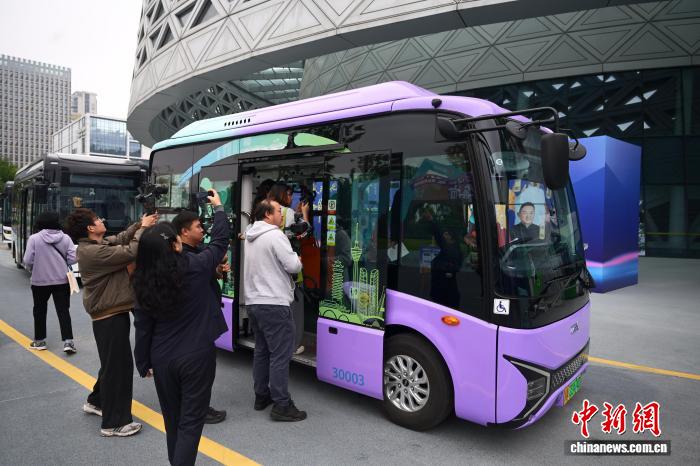 Chengdu lança micro-ônibus elétricos para melhorar serviço de 
