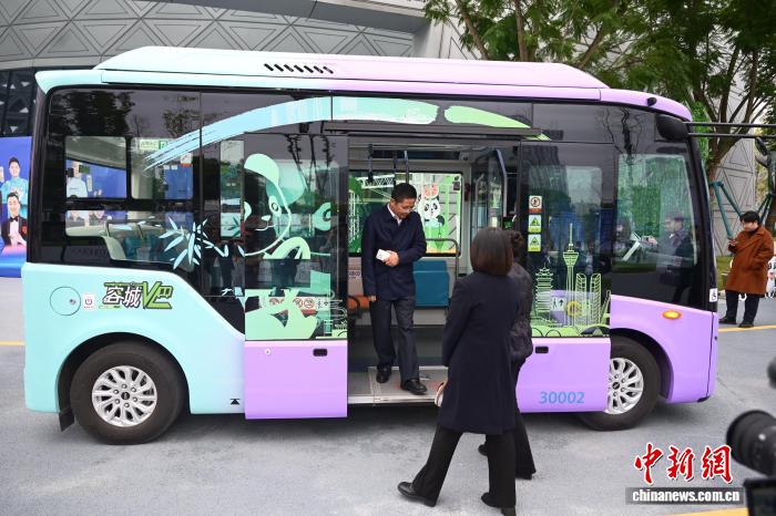 Chengdu lança micro-ônibus elétricos para melhorar serviço de 