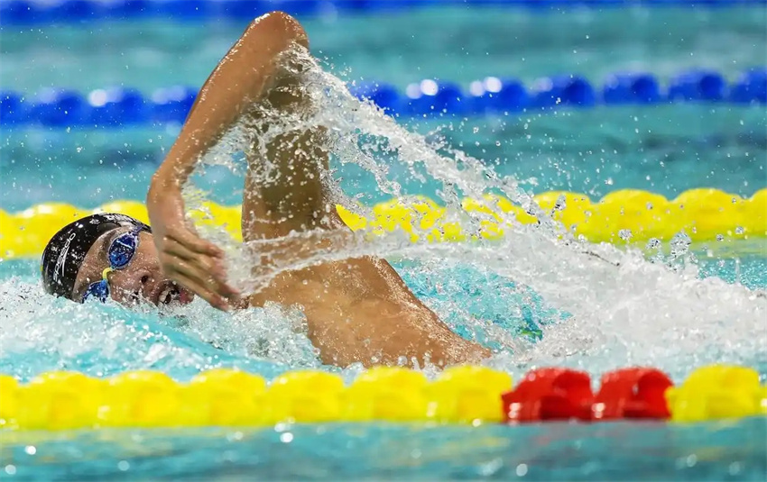 Zhang Zhanshuo, de 18 anos, quebra o recorde mundial júnior e supera estrelas para conquistar o ouro nos 15º Jogos Nacionais da China