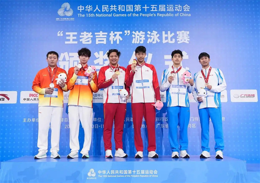 Zhang Zhanshuo, de 18 anos, quebra o recorde mundial júnior e supera estrelas para conquistar o ouro nos 15º Jogos Nacionais da China