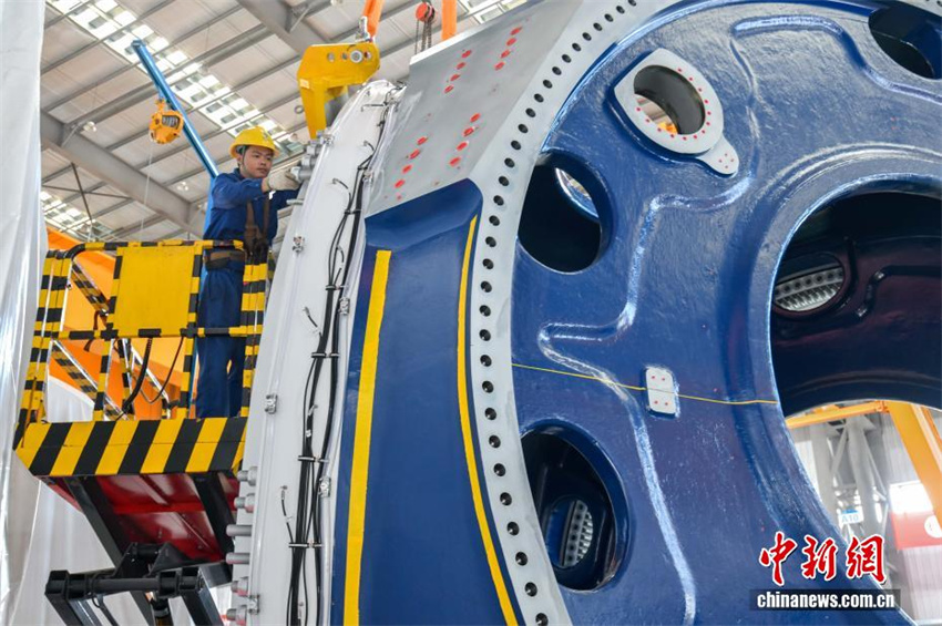 Visita à maior base de produção de pás de turbinas eólicas do mundo em Hainan