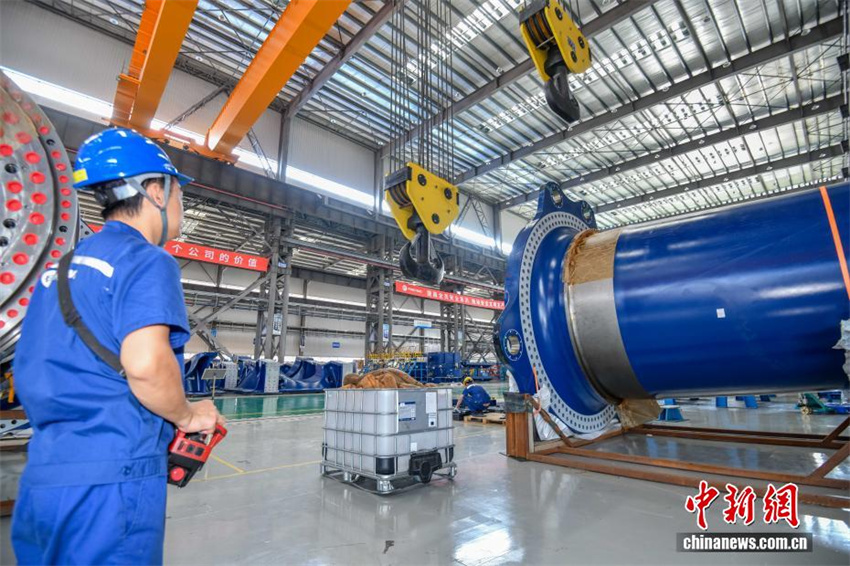 Visita à maior base de produção de pás de turbinas eólicas do mundo em Hainan