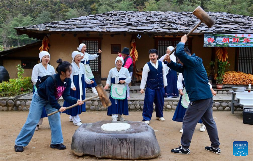 Rodovia nacional G331 da China traz vitalidade à região