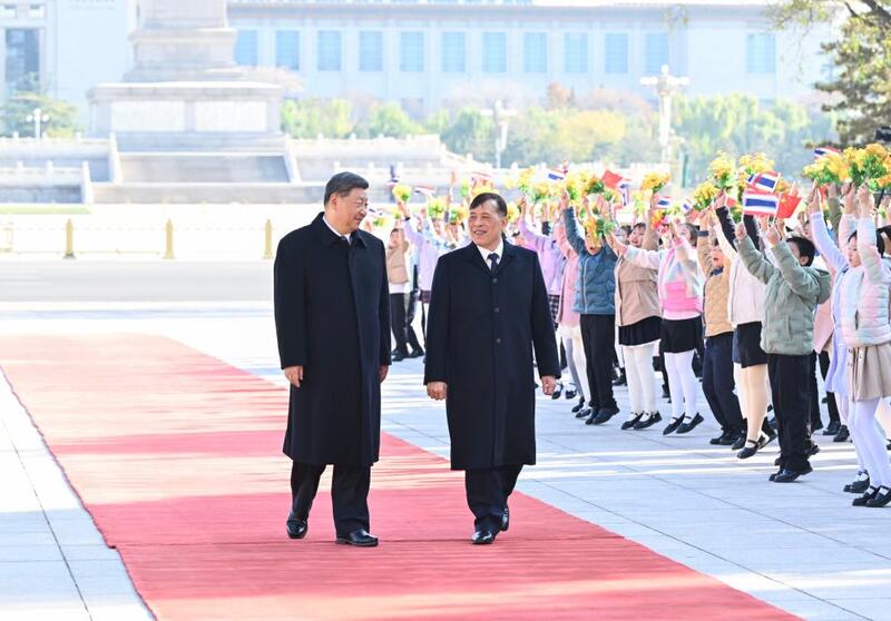 Xi Jinping pede avanço na construção de comunidade com futuro compartilhado em encontro com rei da Tailândia