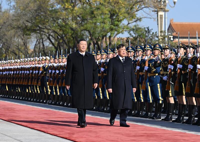 Xi Jinping pede avanço na construção de comunidade com futuro compartilhado em encontro com rei da Tailândia
