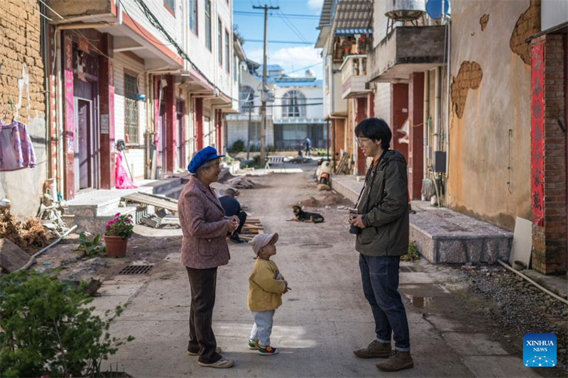 Jovem herdeira revive antiga arte de gatos guardiões no sudoeste da China