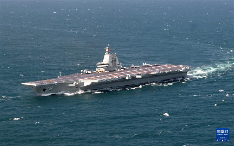 Formação do porta-aviões Fujian realiza primeiro treinamento real em alto-mar